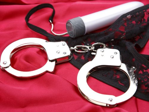 Leather, Furry, or Metal? How to Choose the Right Handcuffs for You